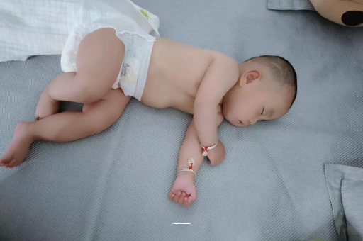 哈尔滨怎样教宝宝爬